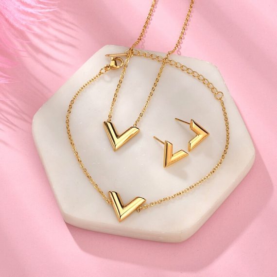 Fashion Brand V Letter Pendant Necklace For Woman Stainless Steel